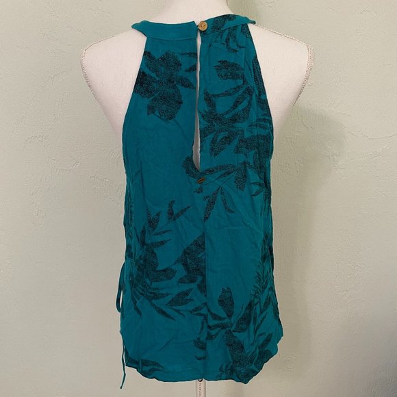 NWOT Floral Criss Cross Wrap Front Top - Picture 3 of 6